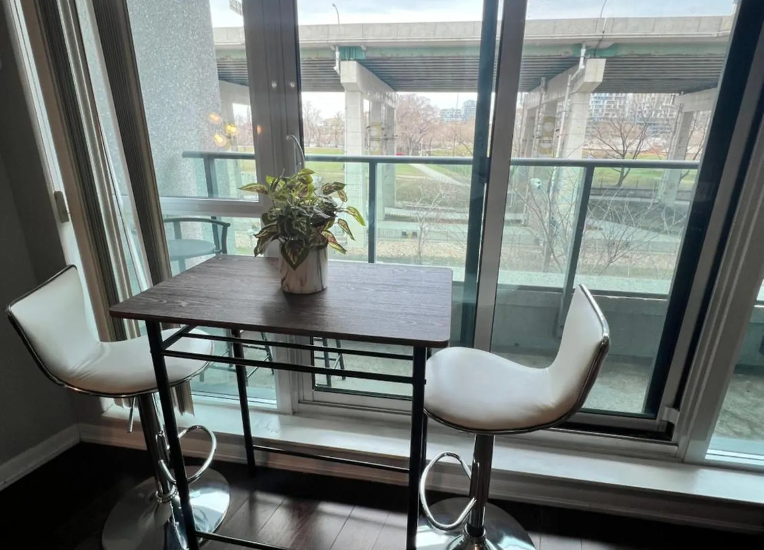 Downtown Toronto Cozy Suite 0*,